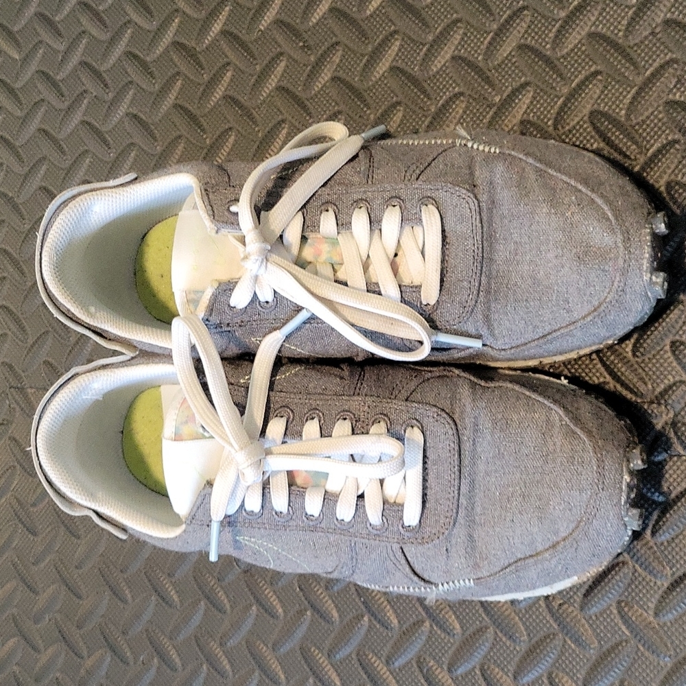 Almost new Mens Nike size 9 sneakers